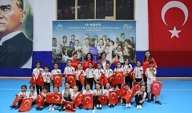 karabaglar-belediyesi-spor-okulu-ogrencileri-19-mayis-spor-senliginde-bulustu-uFxQU9Rh.jpg